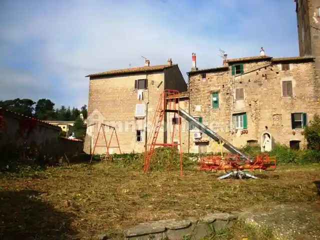 Palazzo - Edificio in vendita a Caprarola