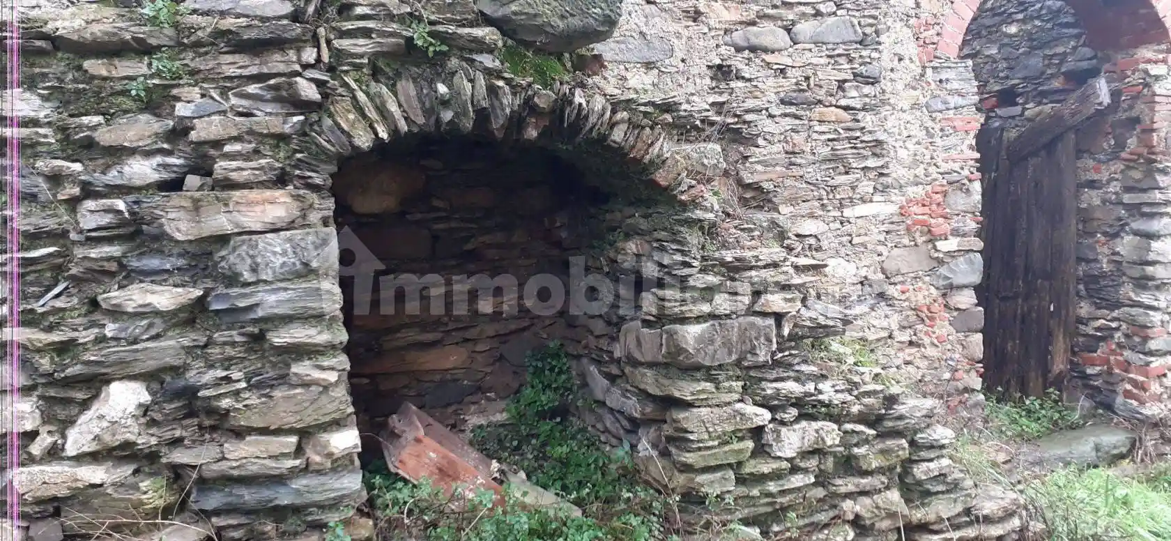 Rustico - Casale in vendita a Luni