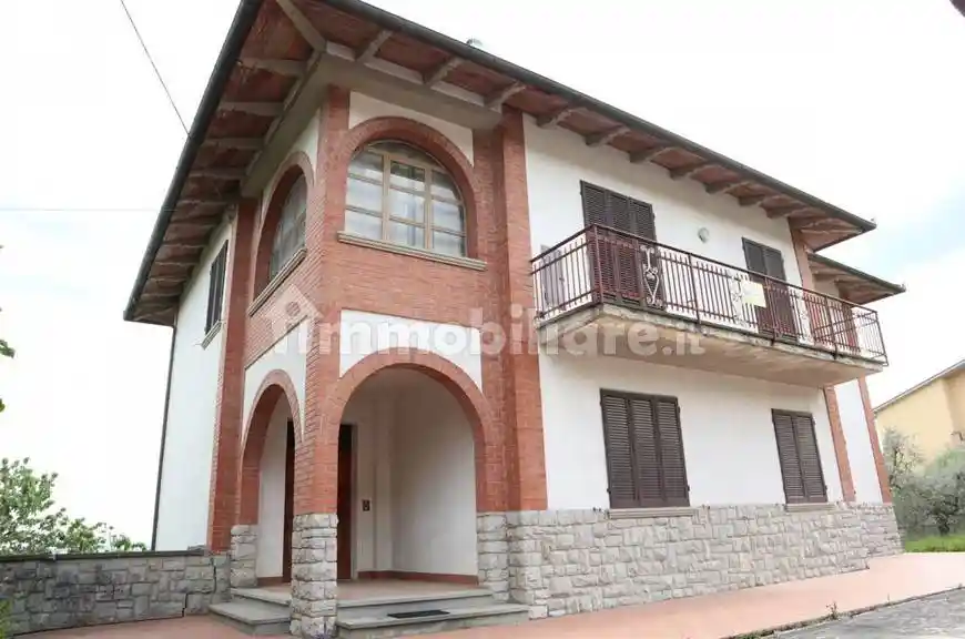 Villa in vendita a Lucignano