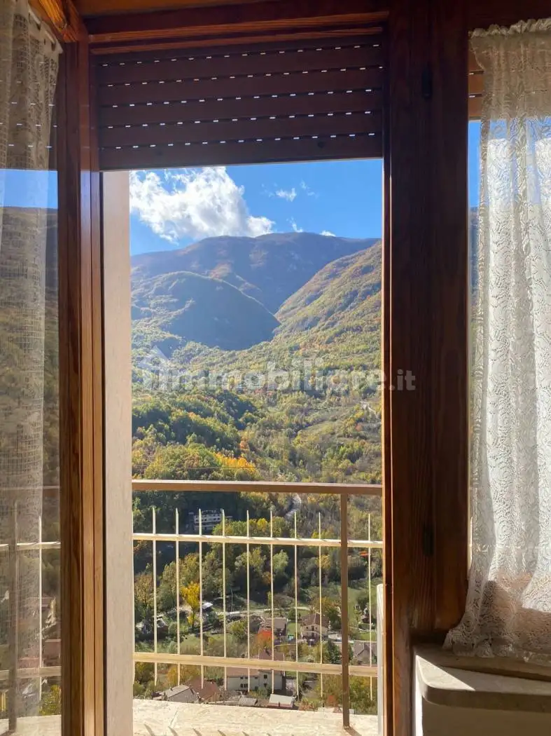 Casa indipendente in vendita a Capistrello