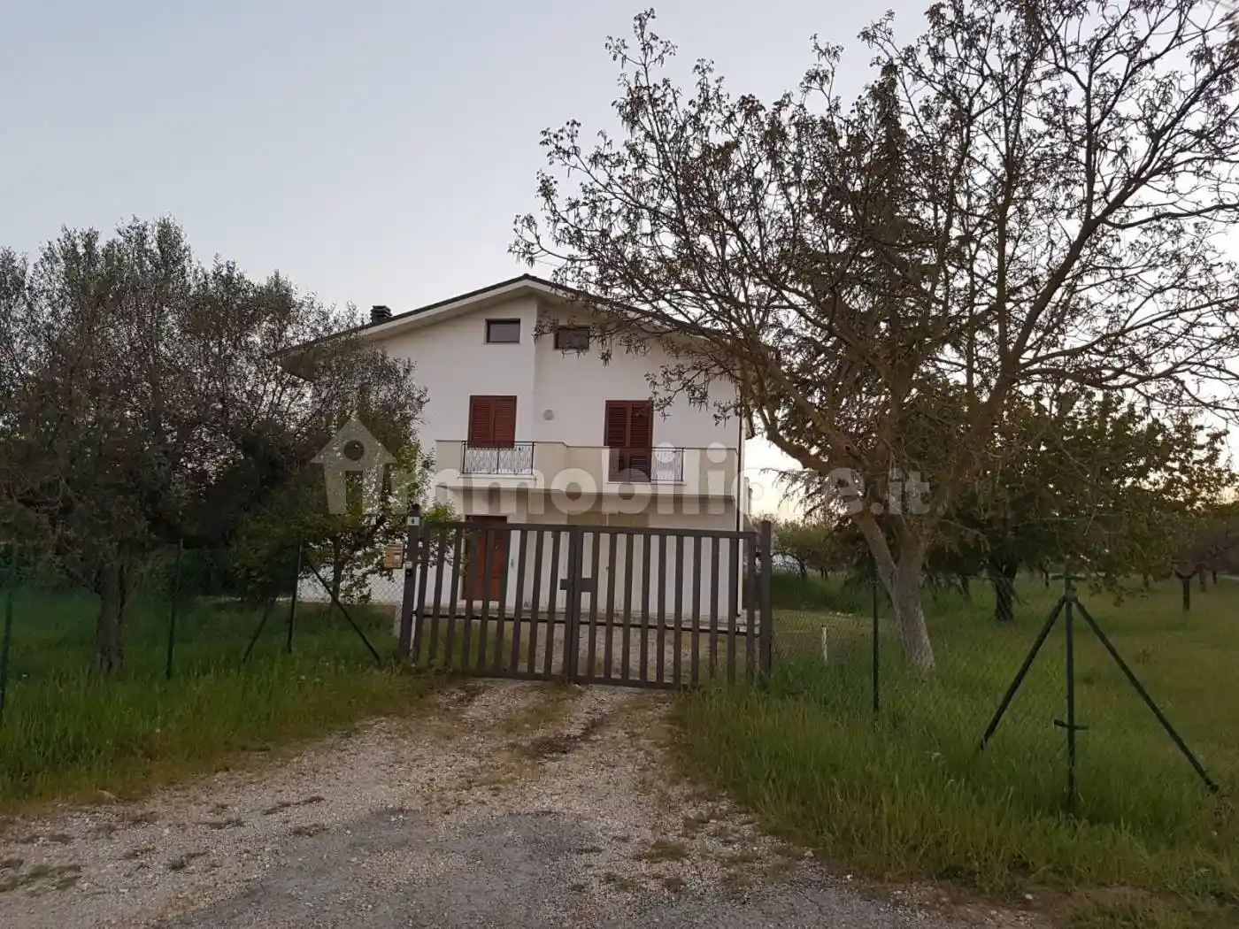 Villa unifamiliare Contrada Casebruciate, Via Venezia - Lungofiume Paolucci, Collecorvino - foto 2