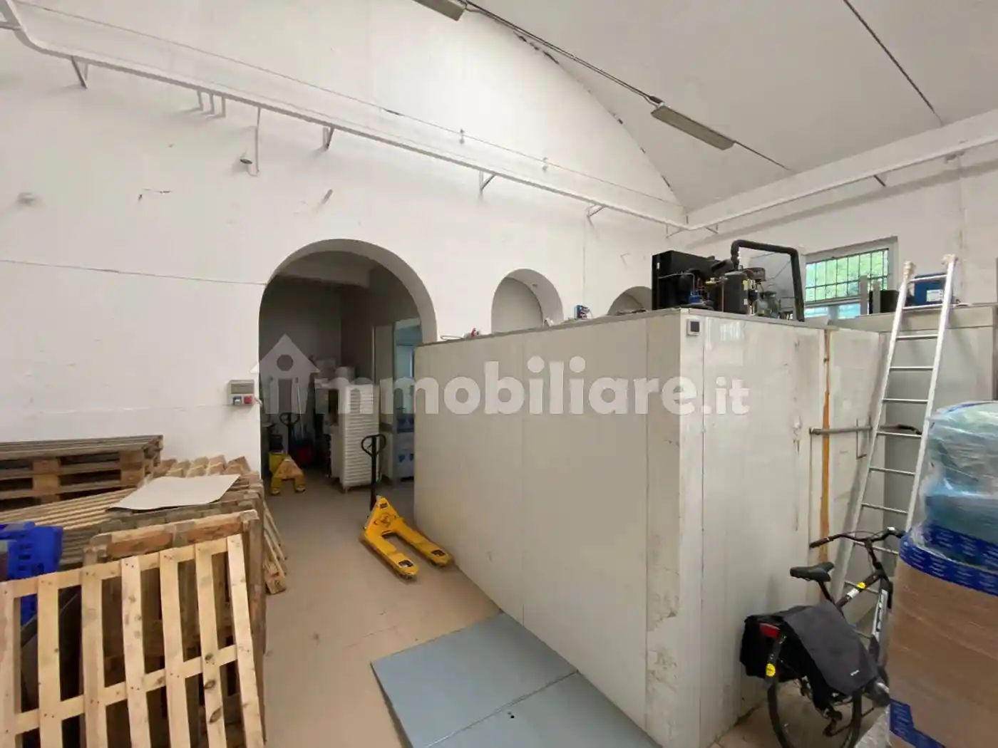 Palazzo - Edificio in Affitto - foto 2