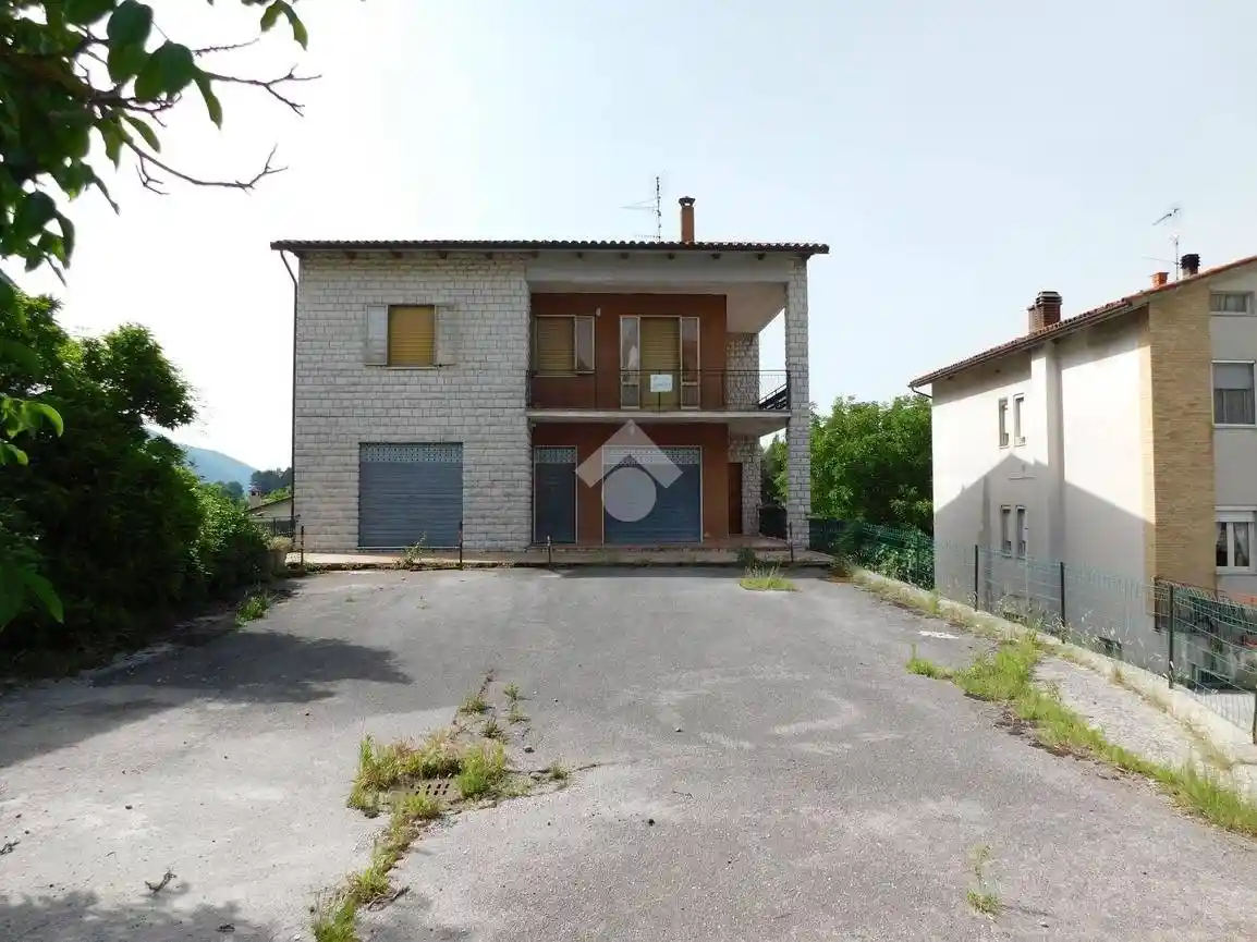 Casa indipendente in vendita a Scheggia e Pascelupo