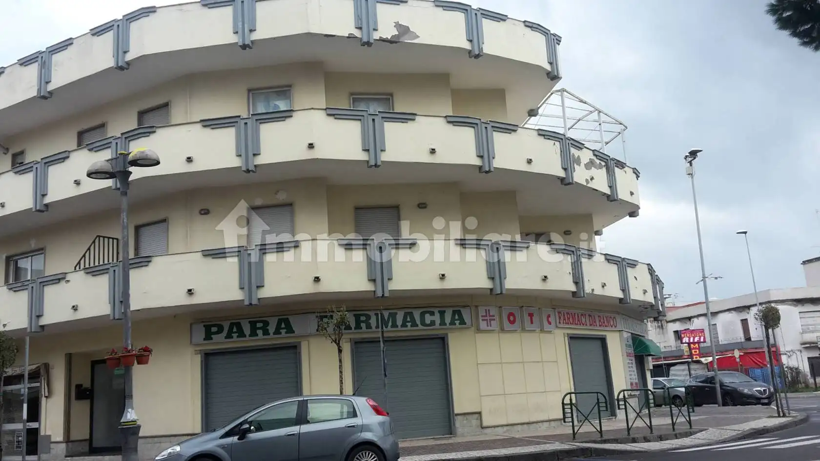 Palazzo - Edificio in vendita a Mondragone