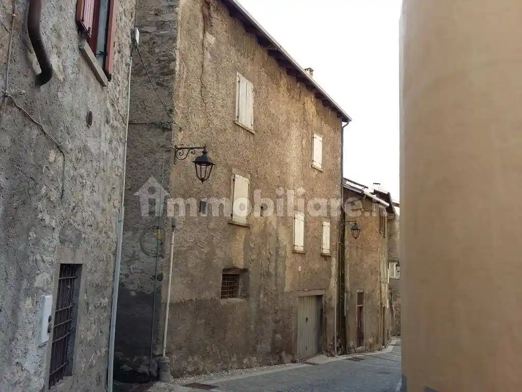 Casa indipendente in vendita a Niardo