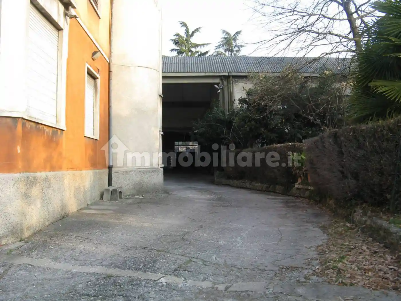 Palazzo - Edificio in vendita a Curno