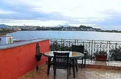 Palazzo - Edificio in vendita a Bacoli