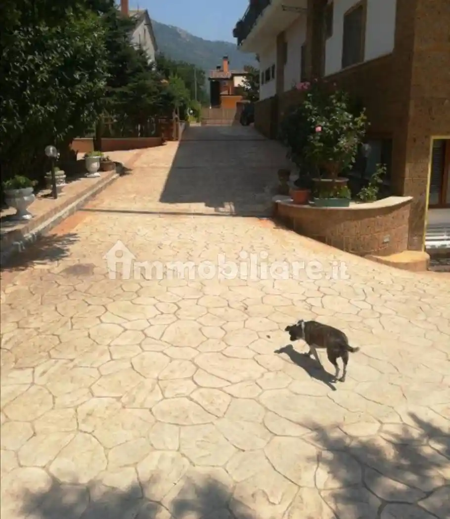 Villa plurifamiliare via San Biagio Grimaldi, Sala, Serino - foto 2