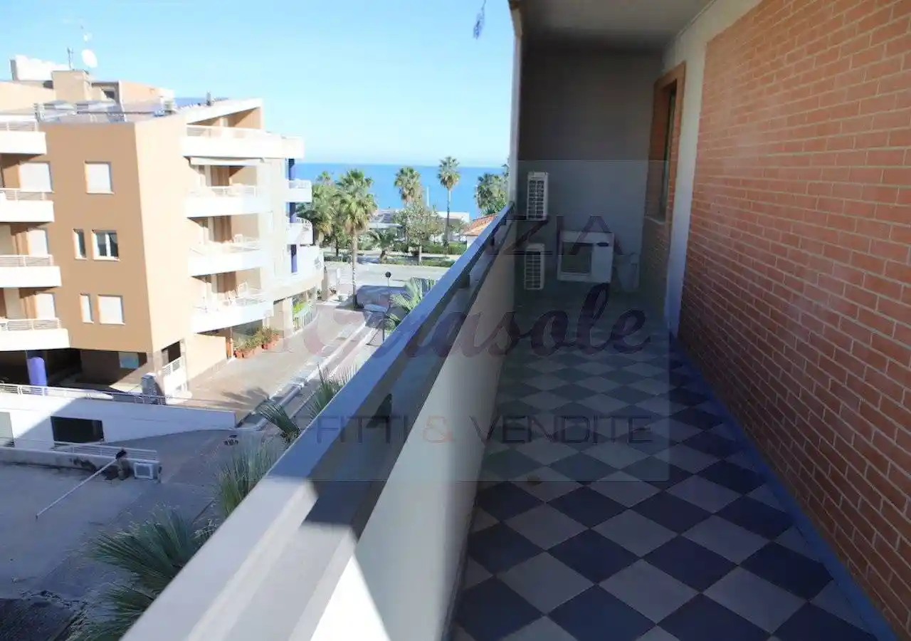 Trilocale ottimo stato, terzo piano, Lungomare Marconi, Alba Adriatica - foto 3