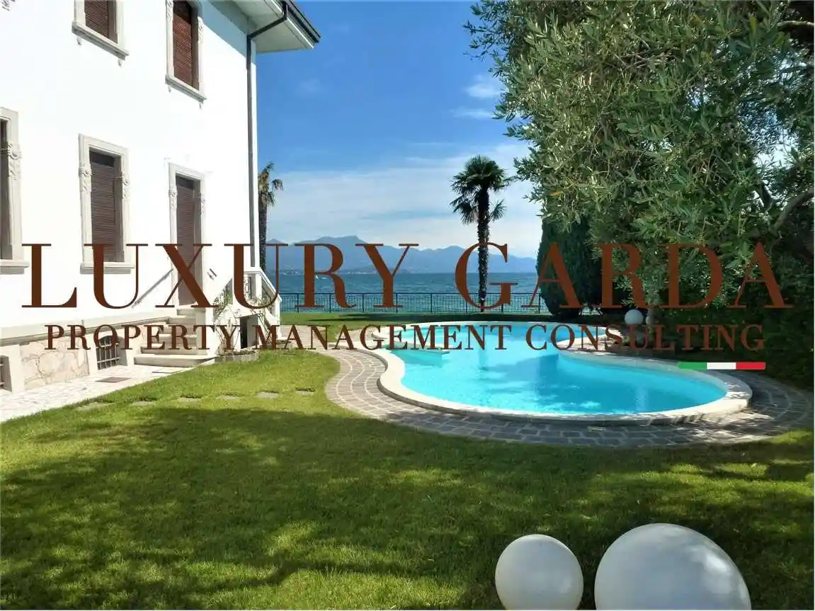 Villa in vendita a Desenzano del Garda