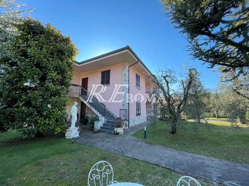 Villa in vendita a Puegnago sul Garda