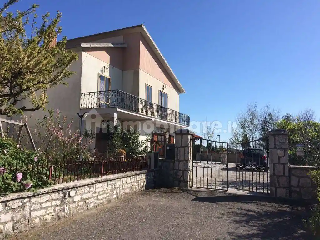 Villa in vendita a Farnese