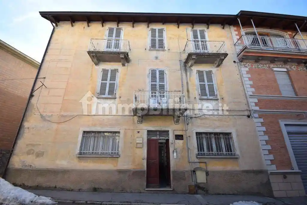 Palazzo - Edificio in vendita a Bettola