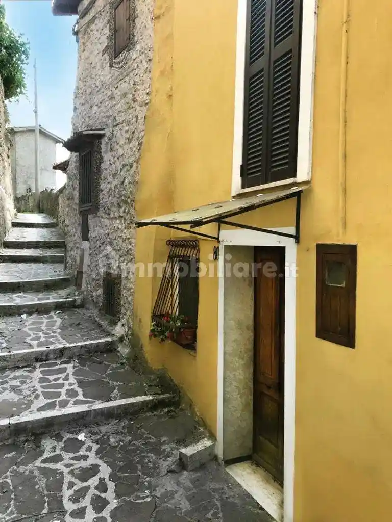 Casa indipendente in vendita a Capistrello