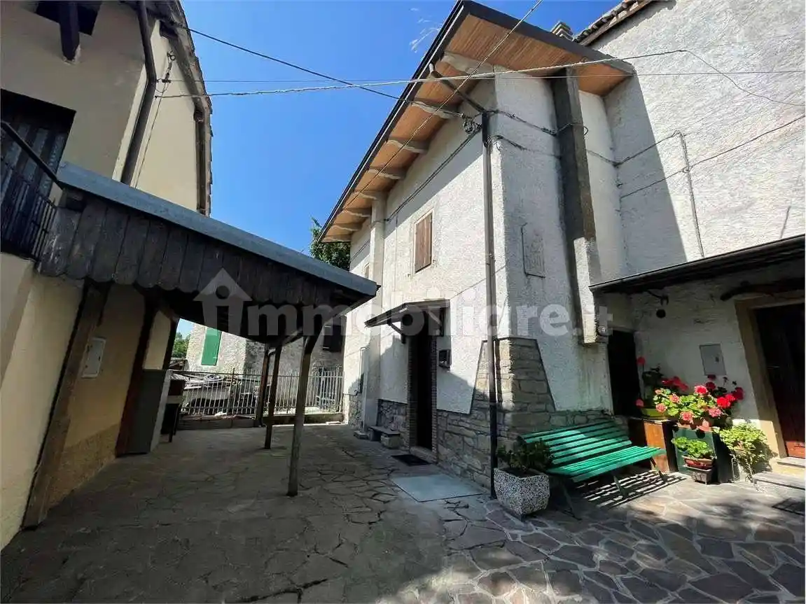 Appartamento in vendita a Vetto