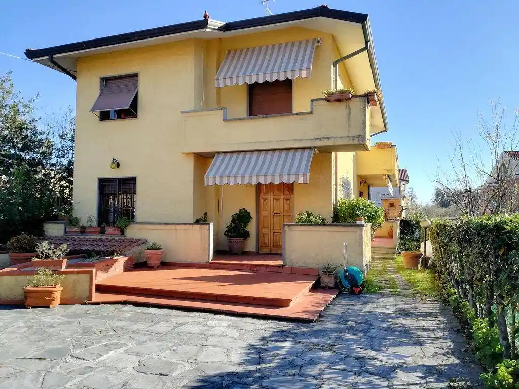 Villa in vendita a Massa