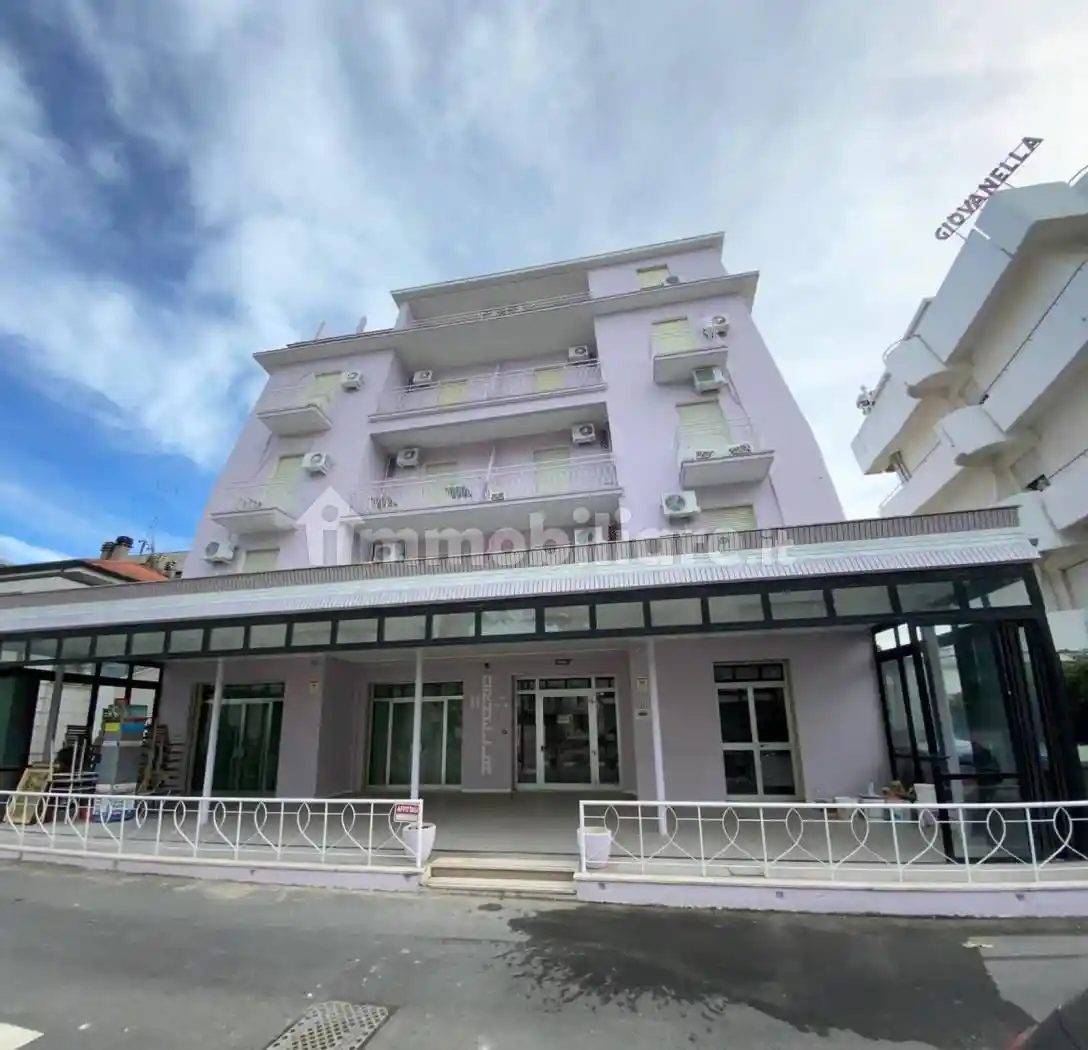 Palazzo - Edificio in vendita a Bellaria-Igea Marina
