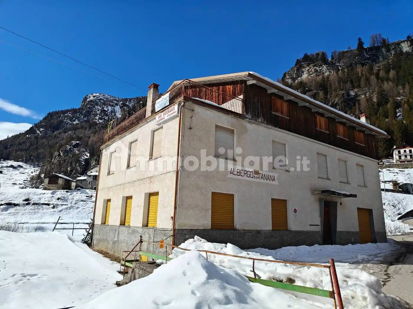 Palazzo - Edificio in vendita a Lanzada