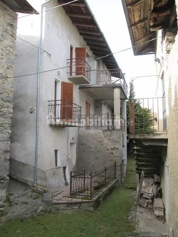 Casa indipendente in vendita a Castello dell'Acqua