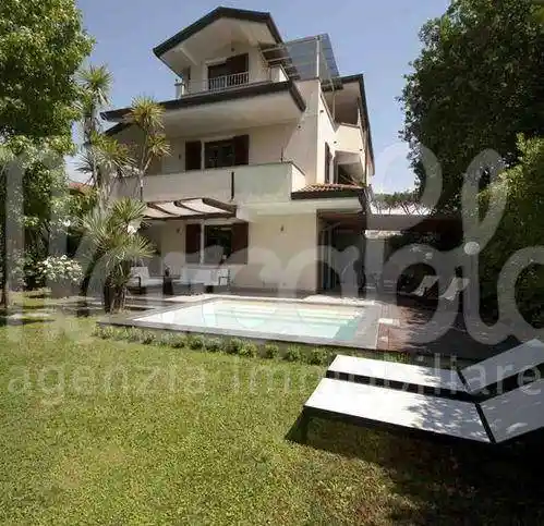 Villa in affitto a Forte dei Marmi