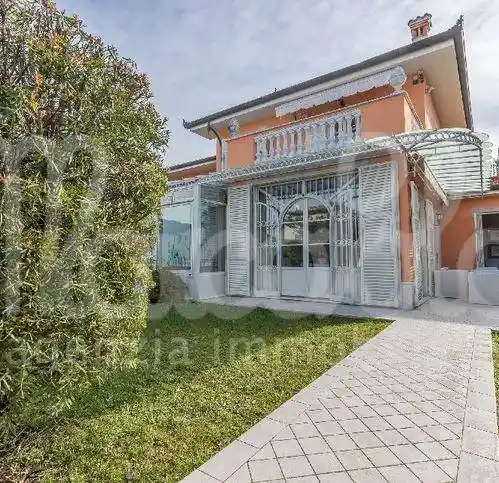 Villa in vendita a Forte dei Marmi