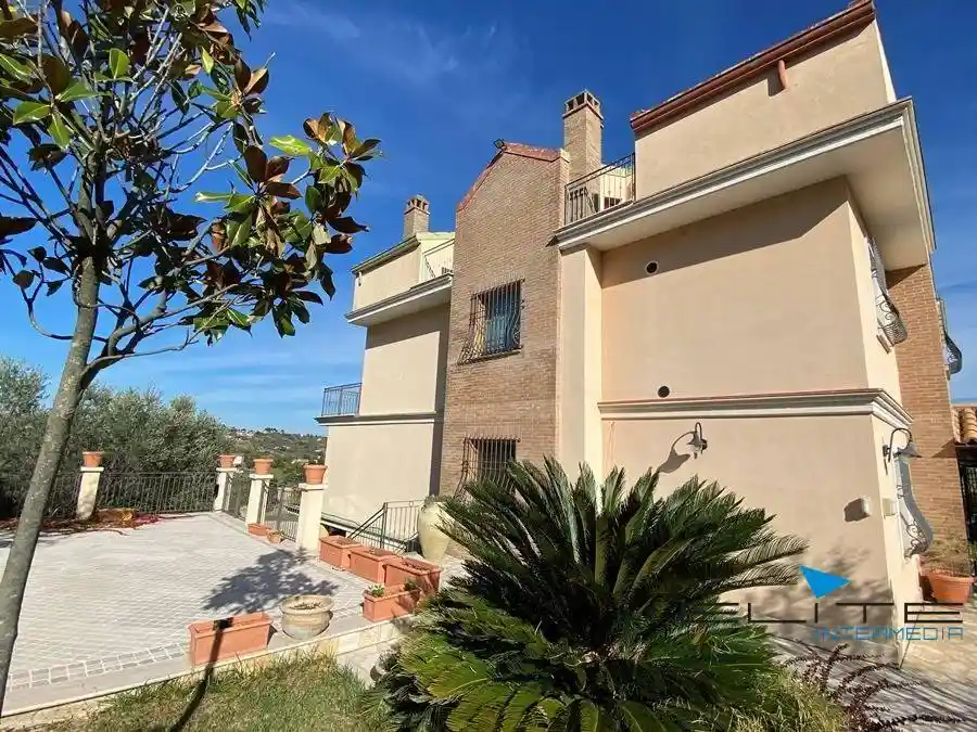 Villa unifamiliare, ottimo stato, 900 m², Spoltore - foto 2