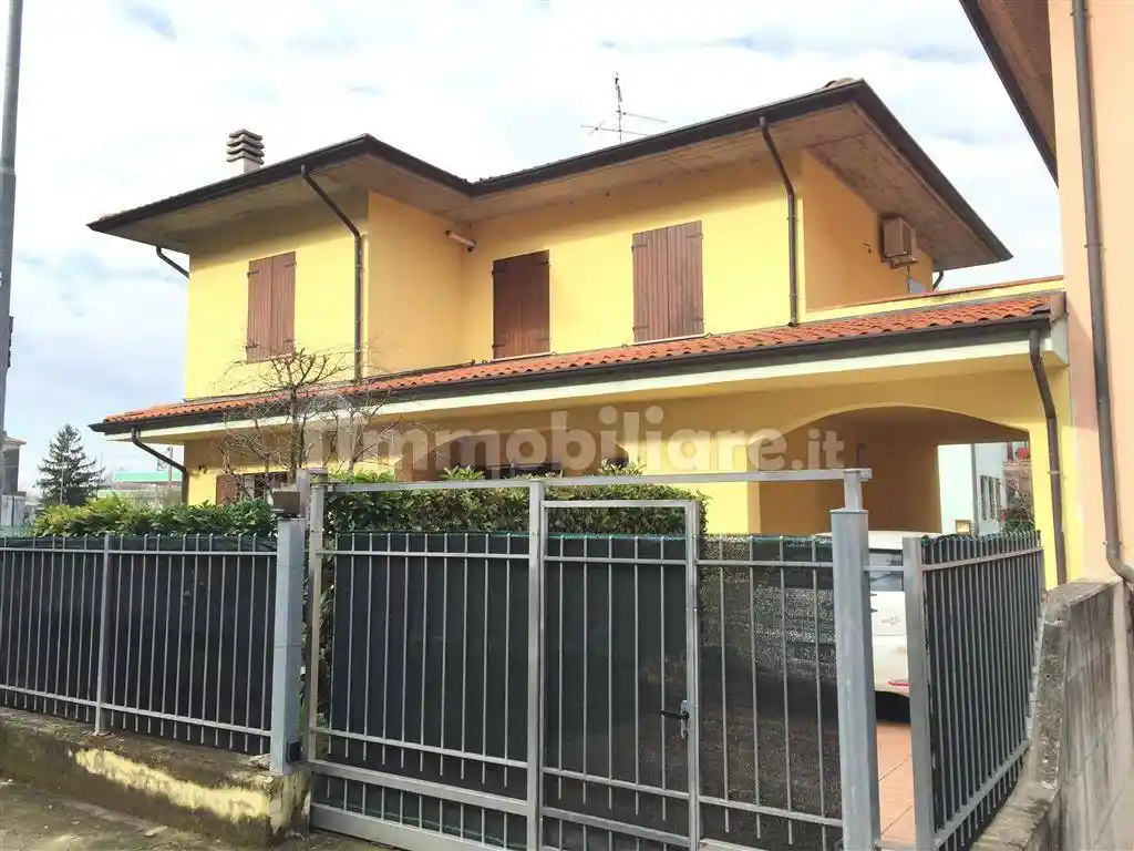 Villa in vendita a Mantova