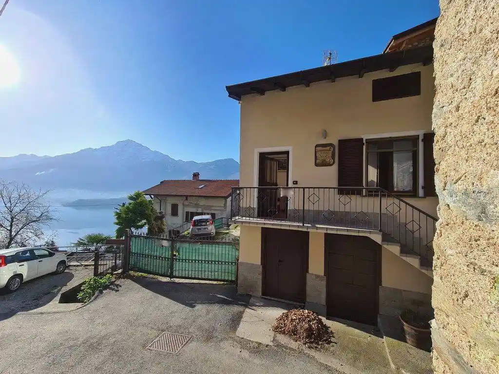 Casa indipendente in vendita a Gravedona ed Uniti