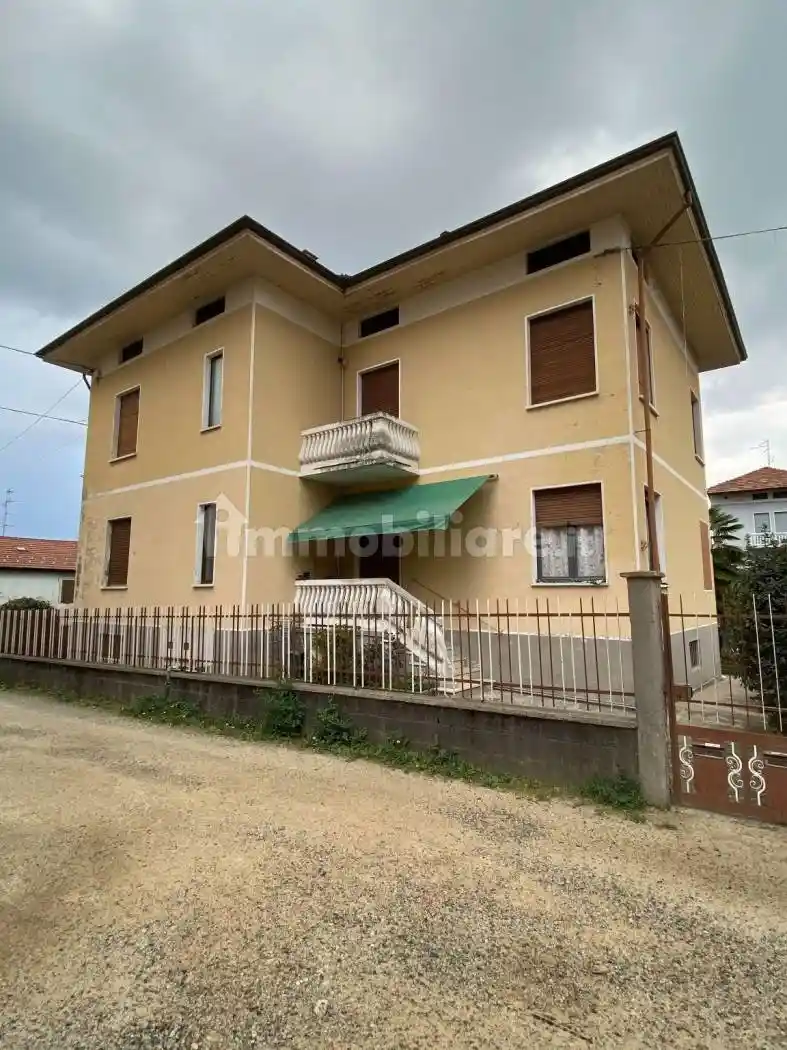 Villa in vendita a Ponderano