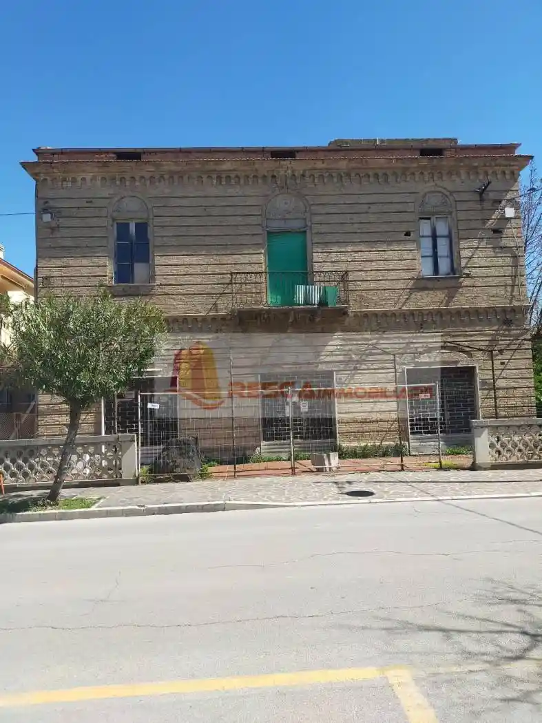 Palazzo - Edificio in vendita a Silvi