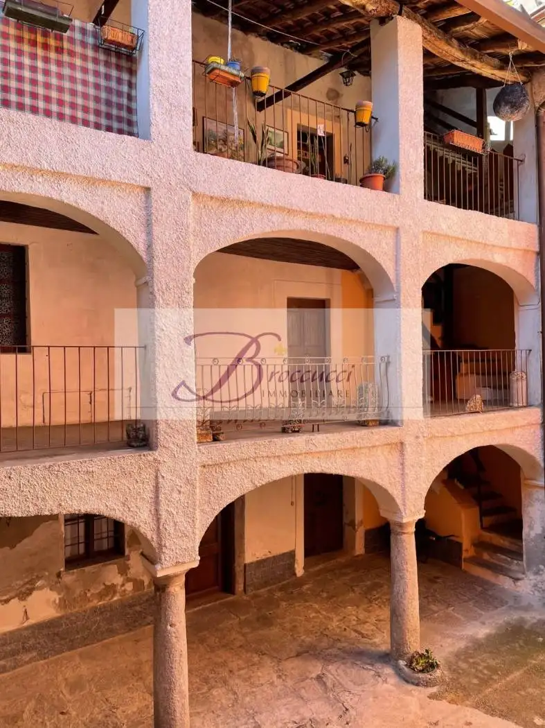 Casa indipendente in vendita a Castello Cabiaglio