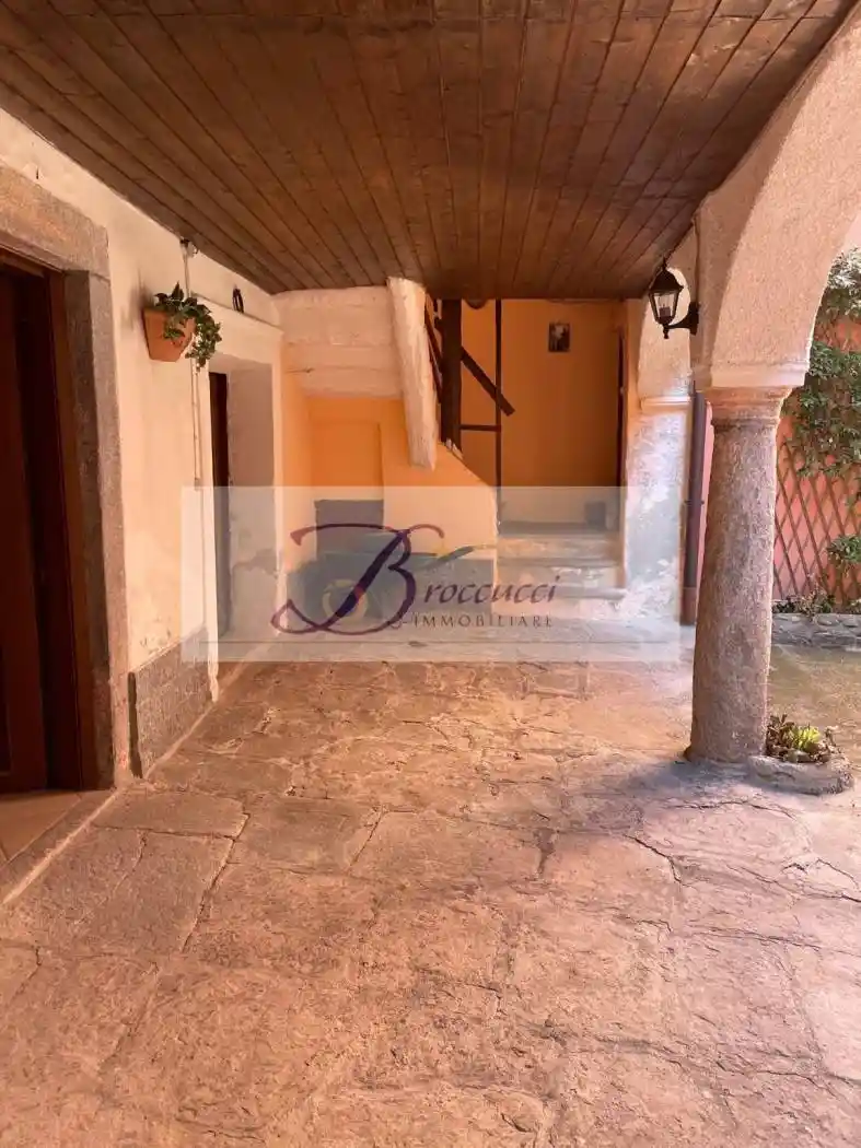 Terratetto unifamiliare 200 m², da ristrutturare, Castello Cabiaglio - foto 2