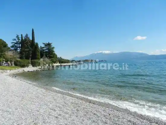 Palazzo - Edificio in vendita a Torri del Benaco