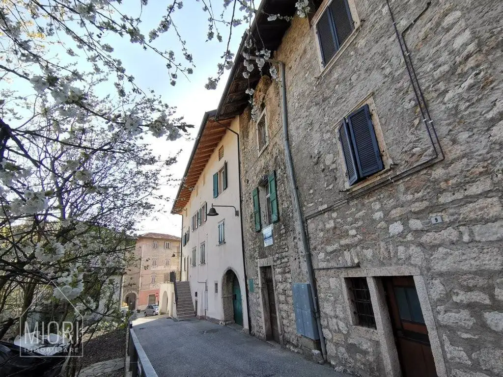 Casa indipendente in vendita a Vallelaghi