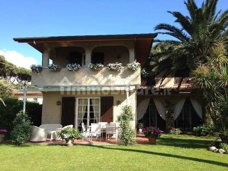 Villa in affitto a Forte dei Marmi