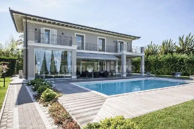 Villa in vendita a Forte dei Marmi