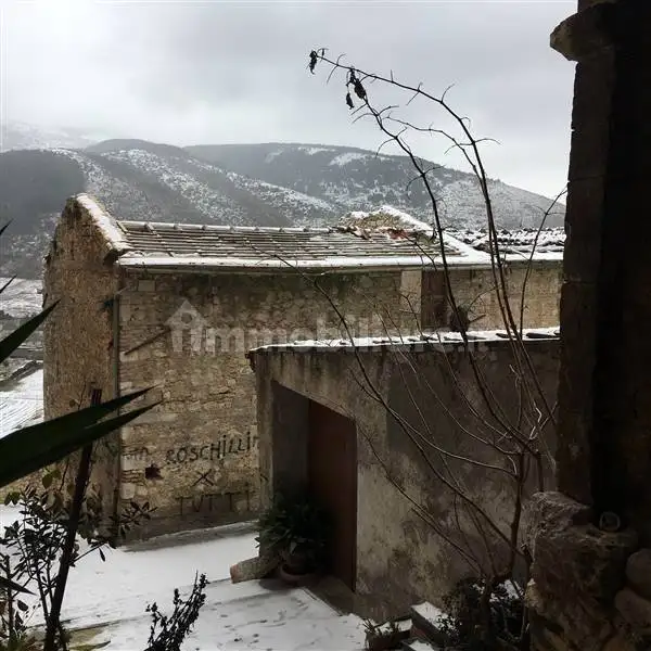 Rustico - Casale in vendita a Magliano de' Marsi