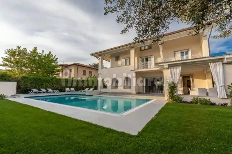Villa in affitto a Forte dei Marmi