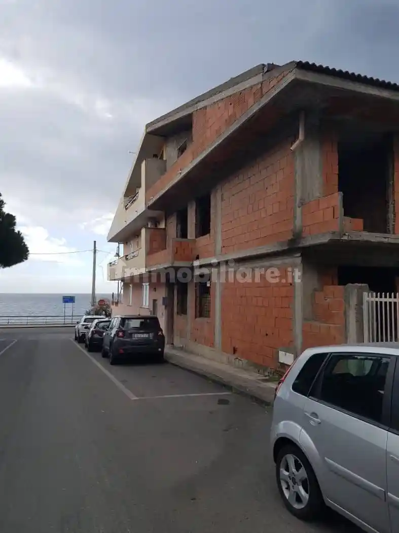 Appartamento in vendita a Nizza di Sicilia