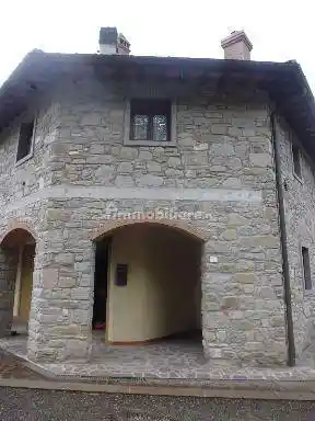 Casa indipendente in vendita a Dicomano