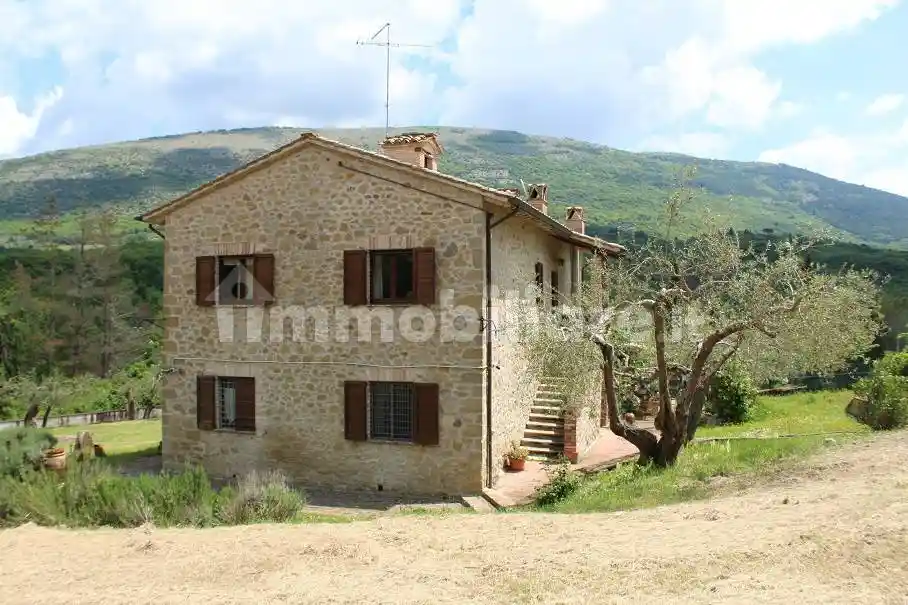 Rustico - Casale in vendita a Perugia