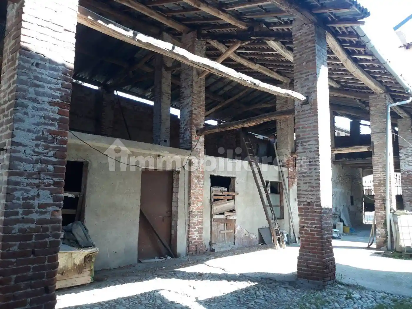 Rustico - Casale in vendita a Cameri