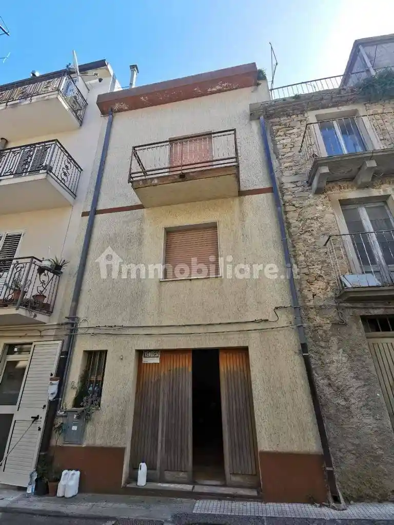 Casa indipendente in vendita a Montalbano Elicona