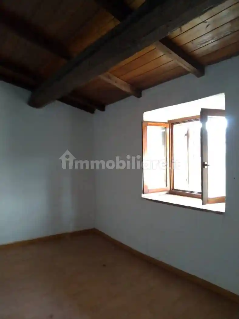 Casa indipendente in vendita a Campello sul Clitunno