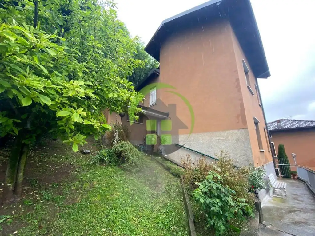 Casa indipendente in vendita a Fiorano al Serio