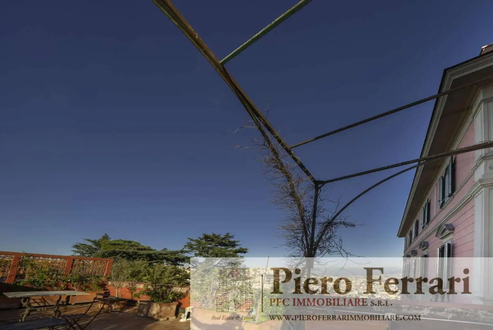 Palazzo - Edificio in vendita a Napoli