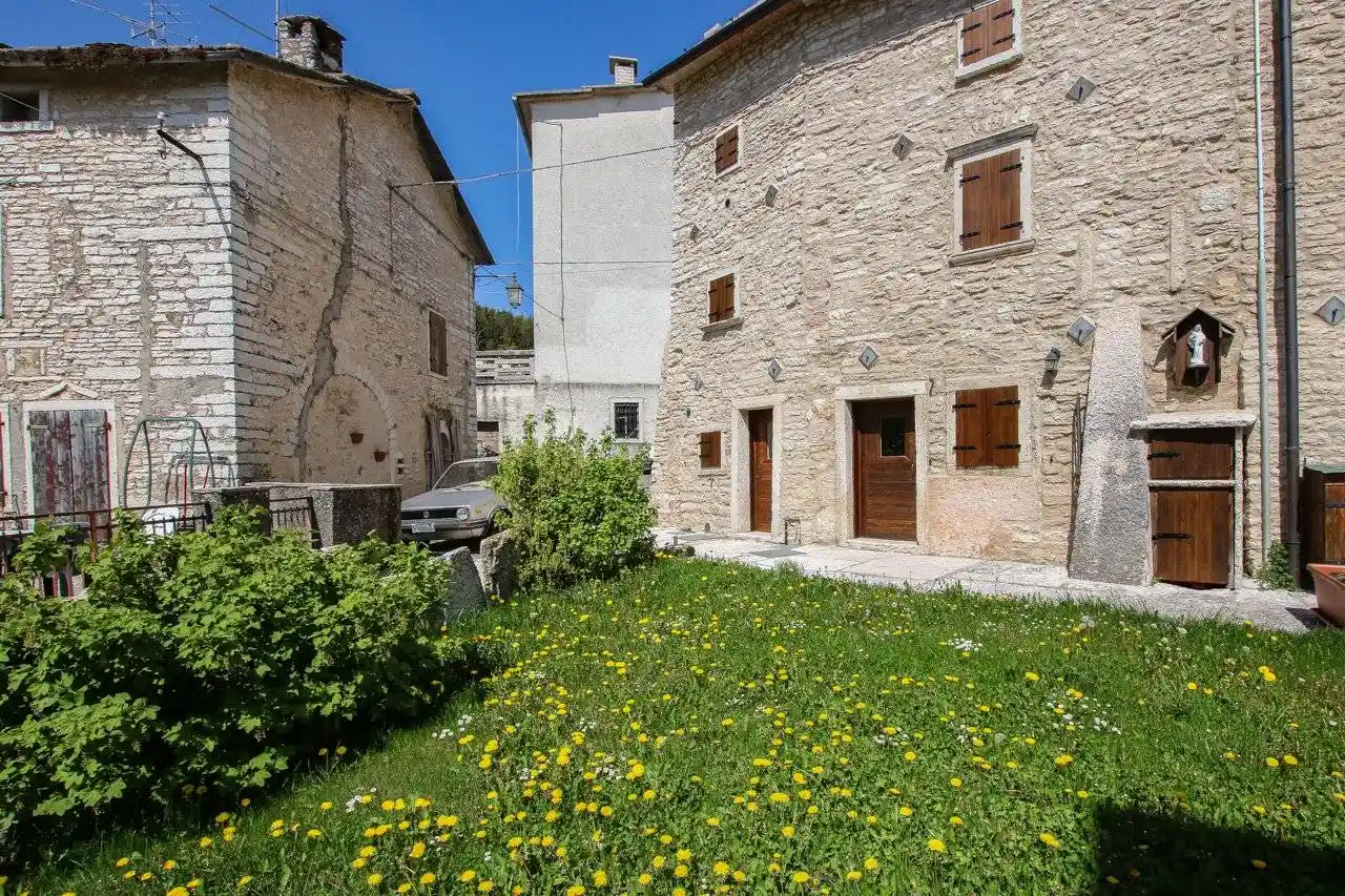 Rustico - Casale in vendita a Sant'Anna d'Alfaedo