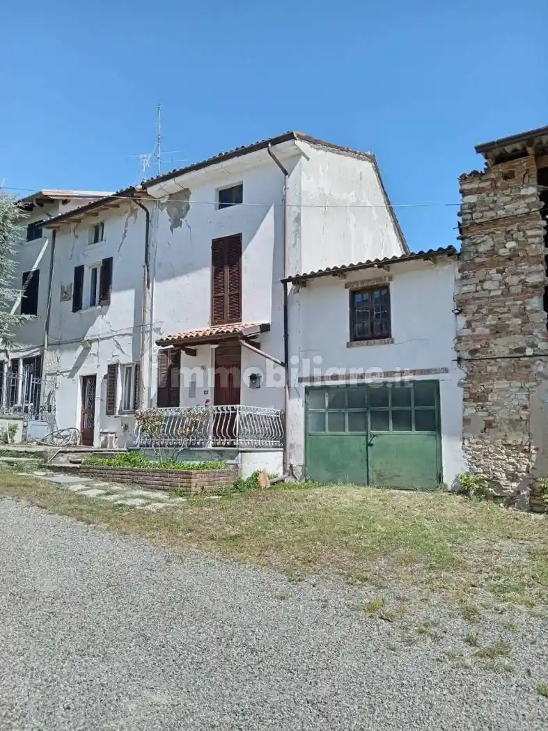 Villa in vendita a Montecalvo Versiggia