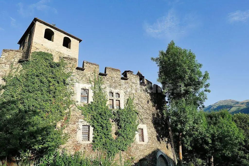 Palazzo - Edificio in vendita a Introd