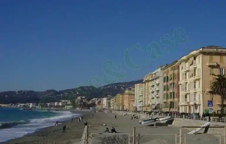 Palazzo - Edificio in vendita a Varazze